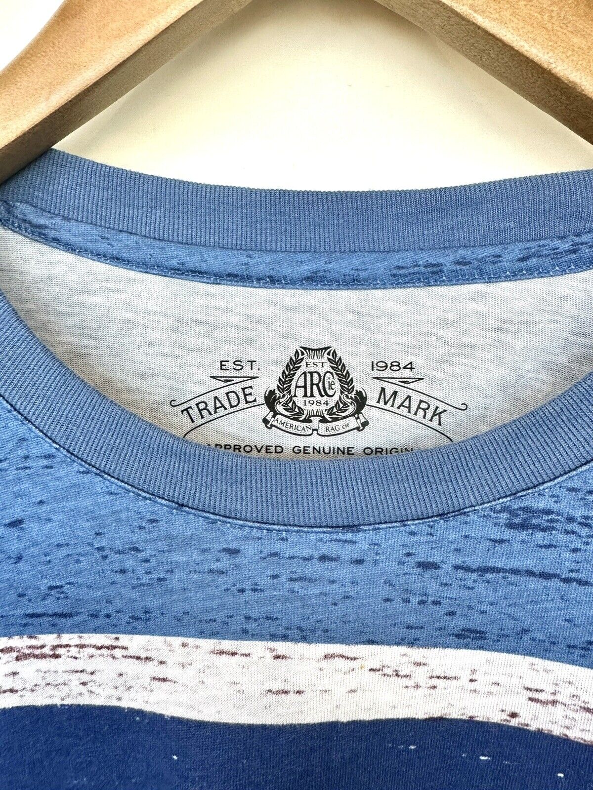 American Tag Men’s Blue Stripe Tee Size Medium NWT
