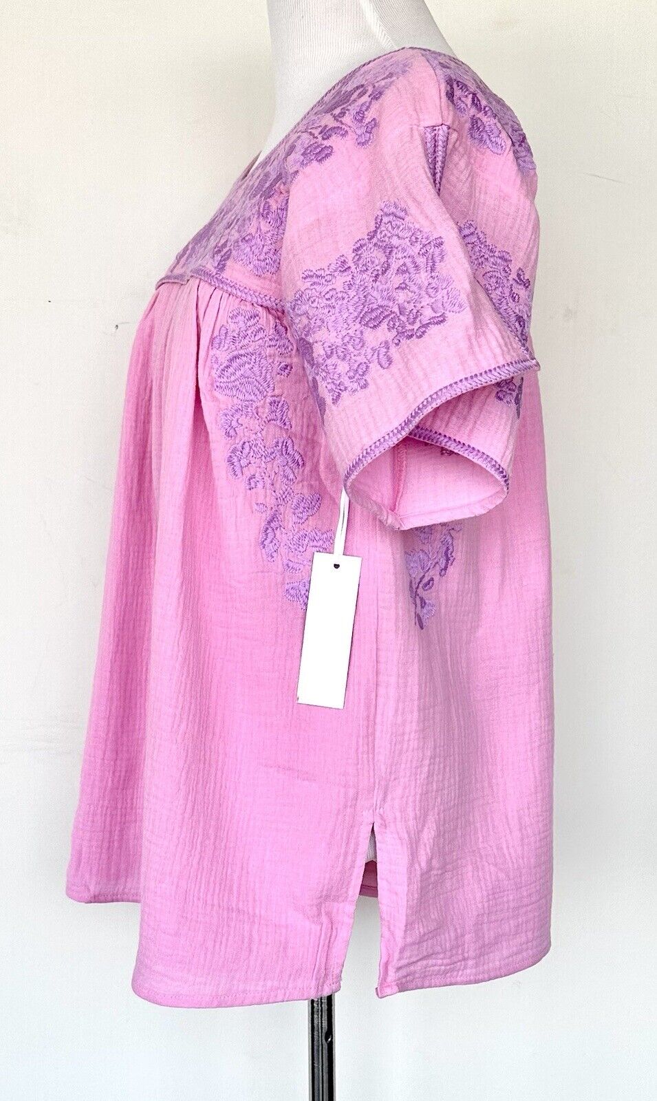 J Marie embroidered Capri Top size S Retail $114 Pink / Lilac NWT Soft Rayon