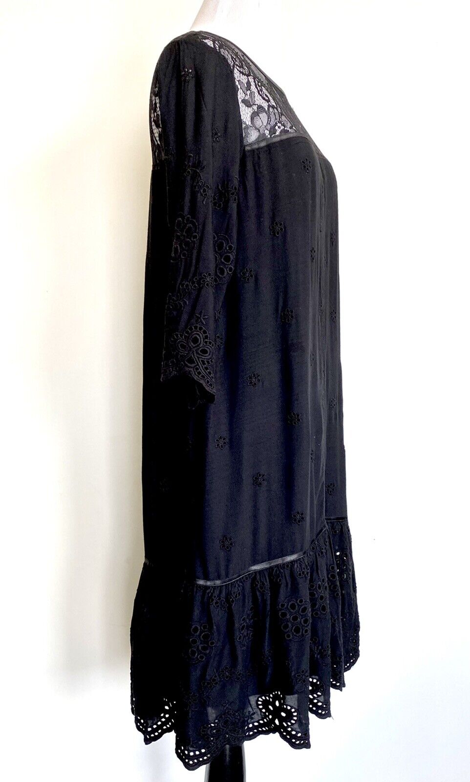 Sundance Nadine Crochet Embroider Eyelet Dress Retails $138 Price $59 XS