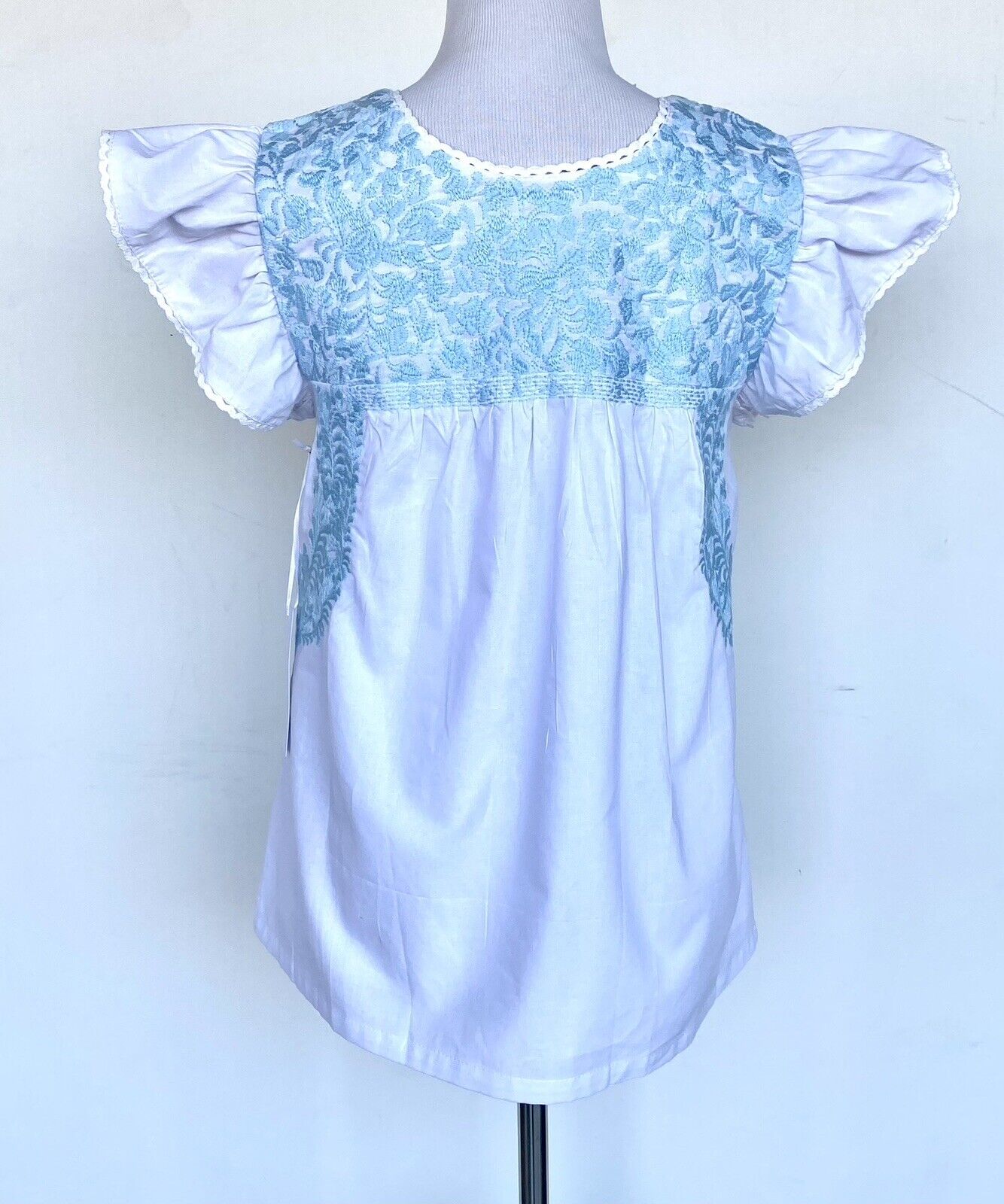 NWT J Marie embroidered Lottie Top size M Retail $106 Price $56 white blue