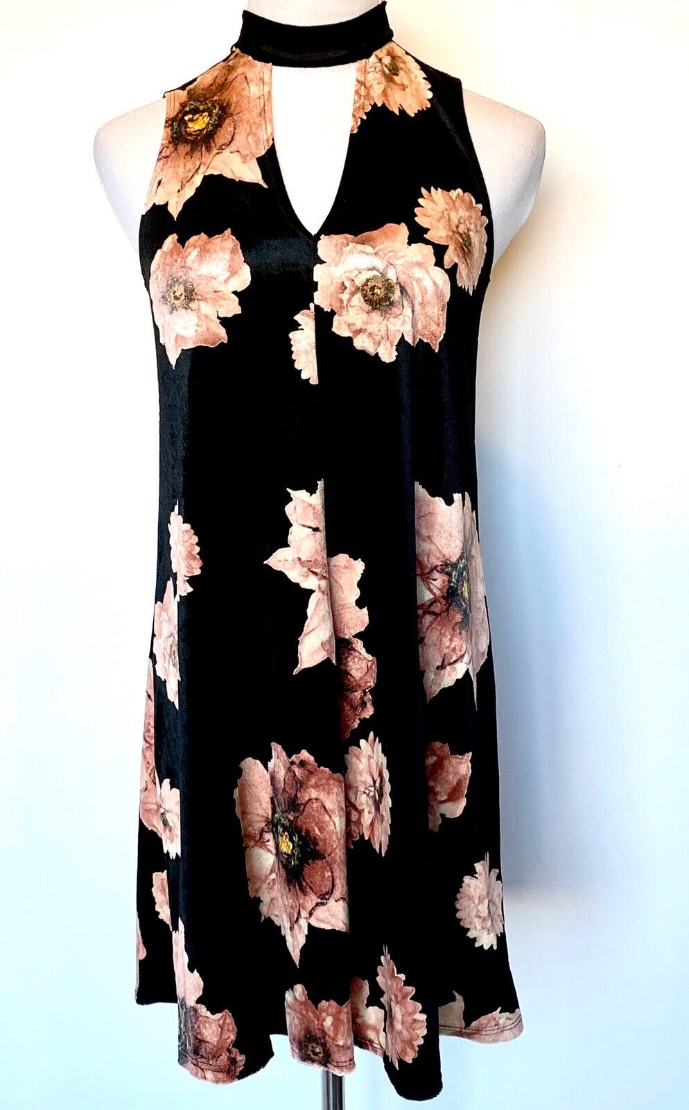 Little Black Floral Velvet Choker Dress XS Retail $88 Price $34 NWT