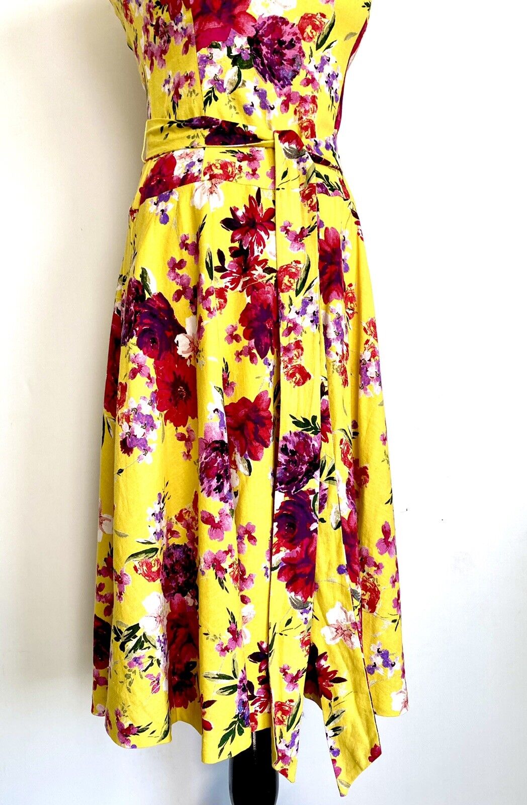 Taylor Yellow Floral Linen Mix Dress. NWT Size 2 Retail $138 Price $75