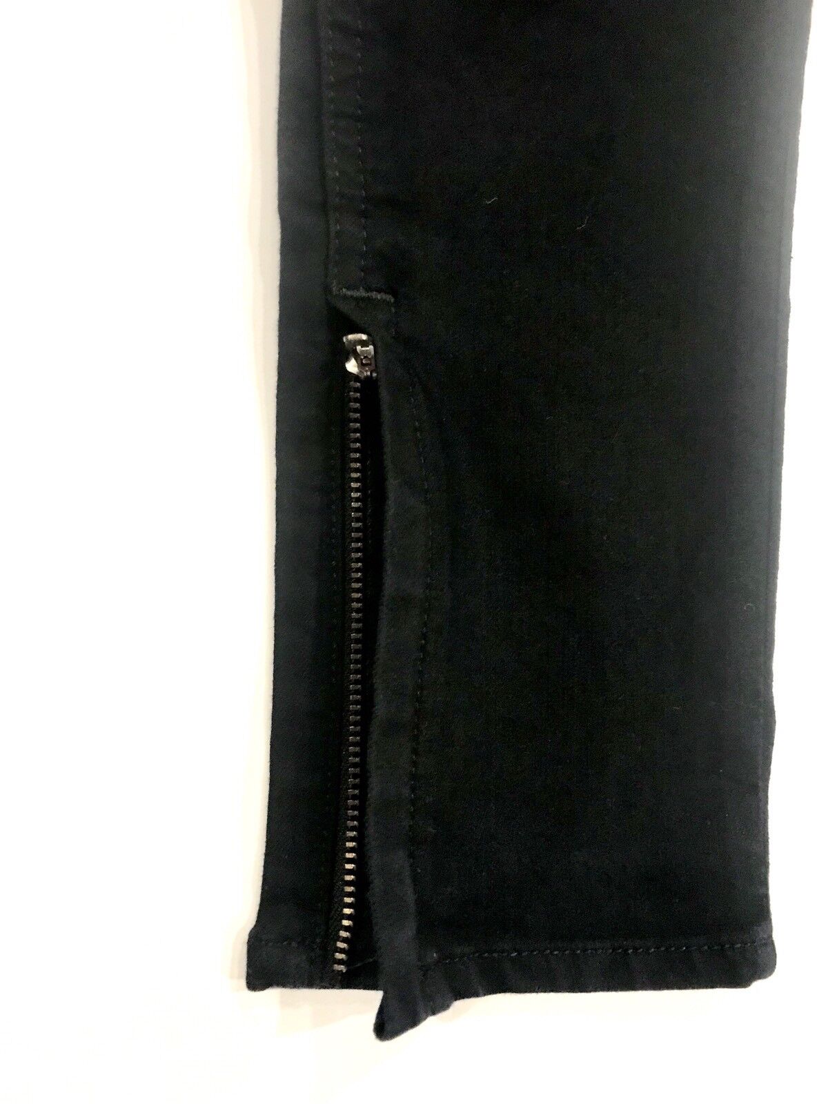 Rag & Bone Midnight Black Zipper Capri Jeans. Size 23 Retail $225 Price $104 NWT