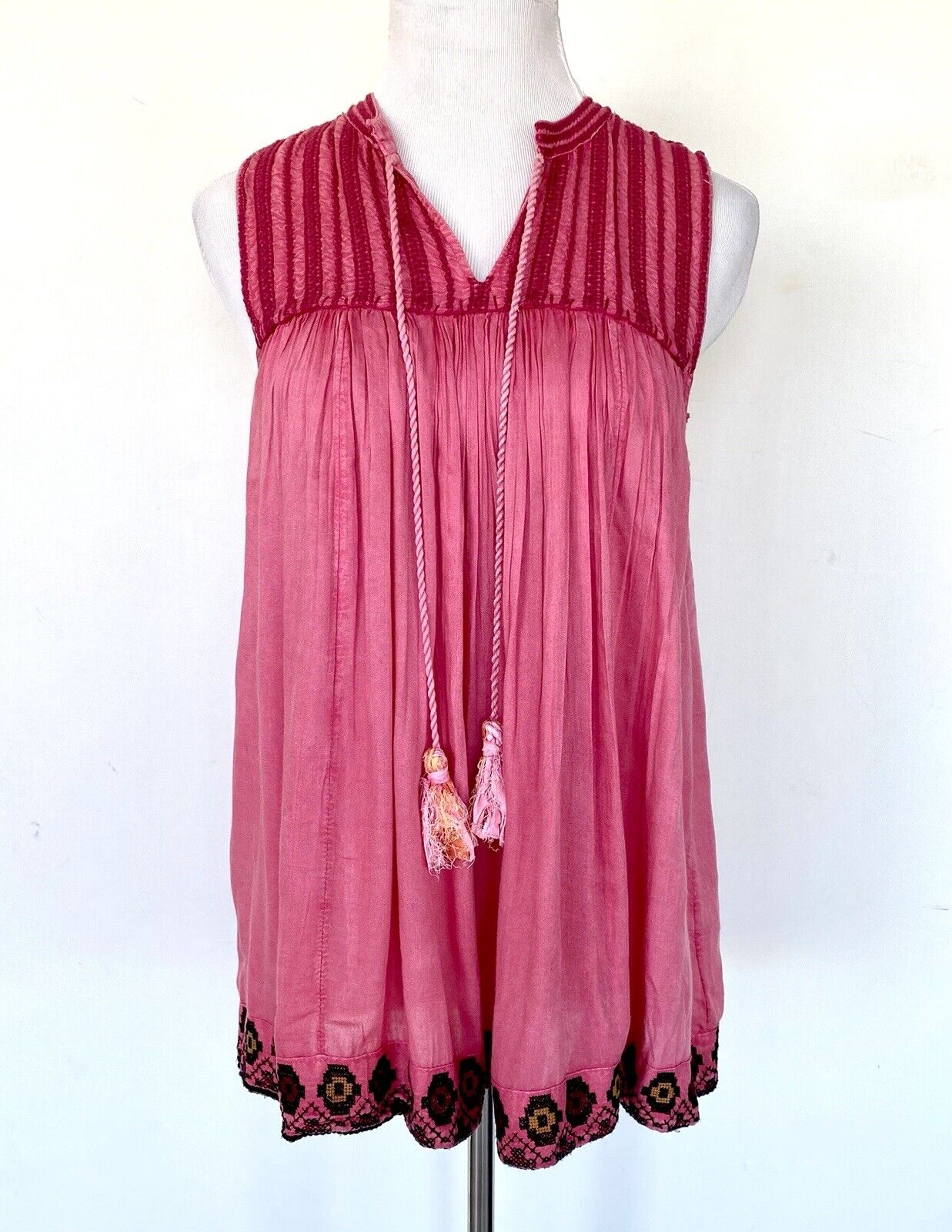 Rachel Zoe Sleeveless Embroidered Tunic Top Size M Retails $69 Price $45 NWT
