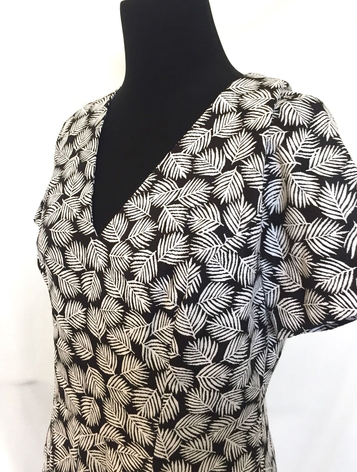 Michael Kors Black & White Leaf Dress. NWT Retail $175 Price $58 Size 6