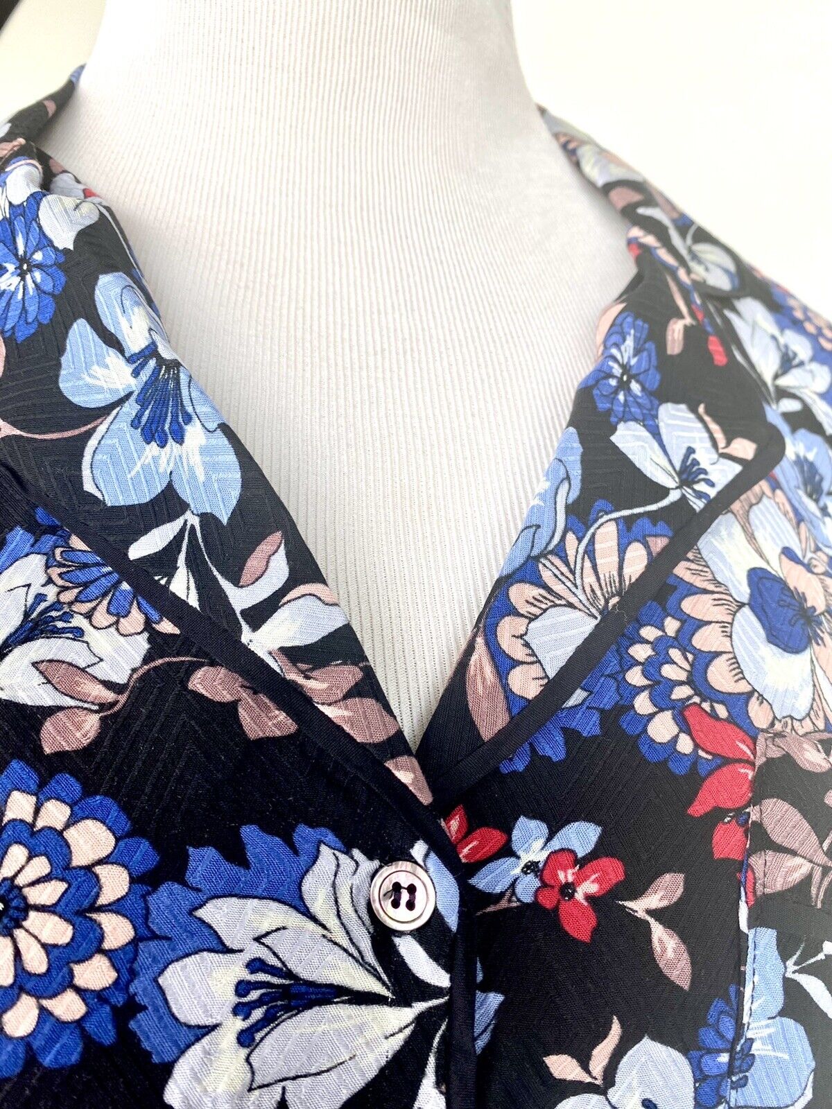 Beltaine Floral Black Piped Edge Blouse Retail $148 Price $38 S NWT
