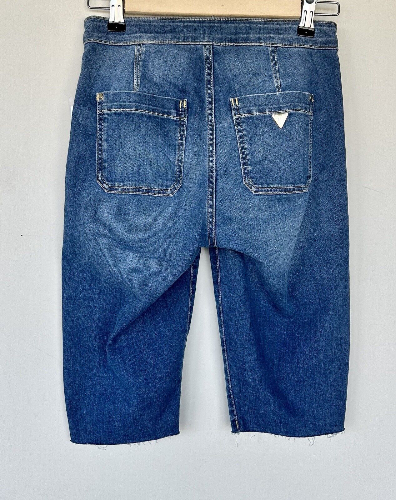 Guess Women’s Button Fly Bermuda Shorts Size 24 Retails $79 NWT