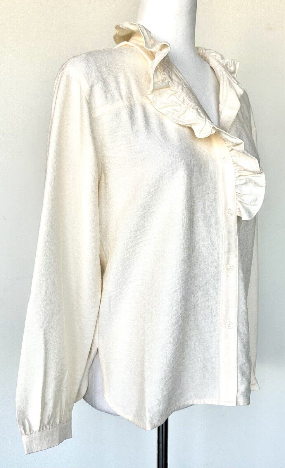 Darling Clothing Cream Ruffle Blouse. Retail $115 New With Tags XS