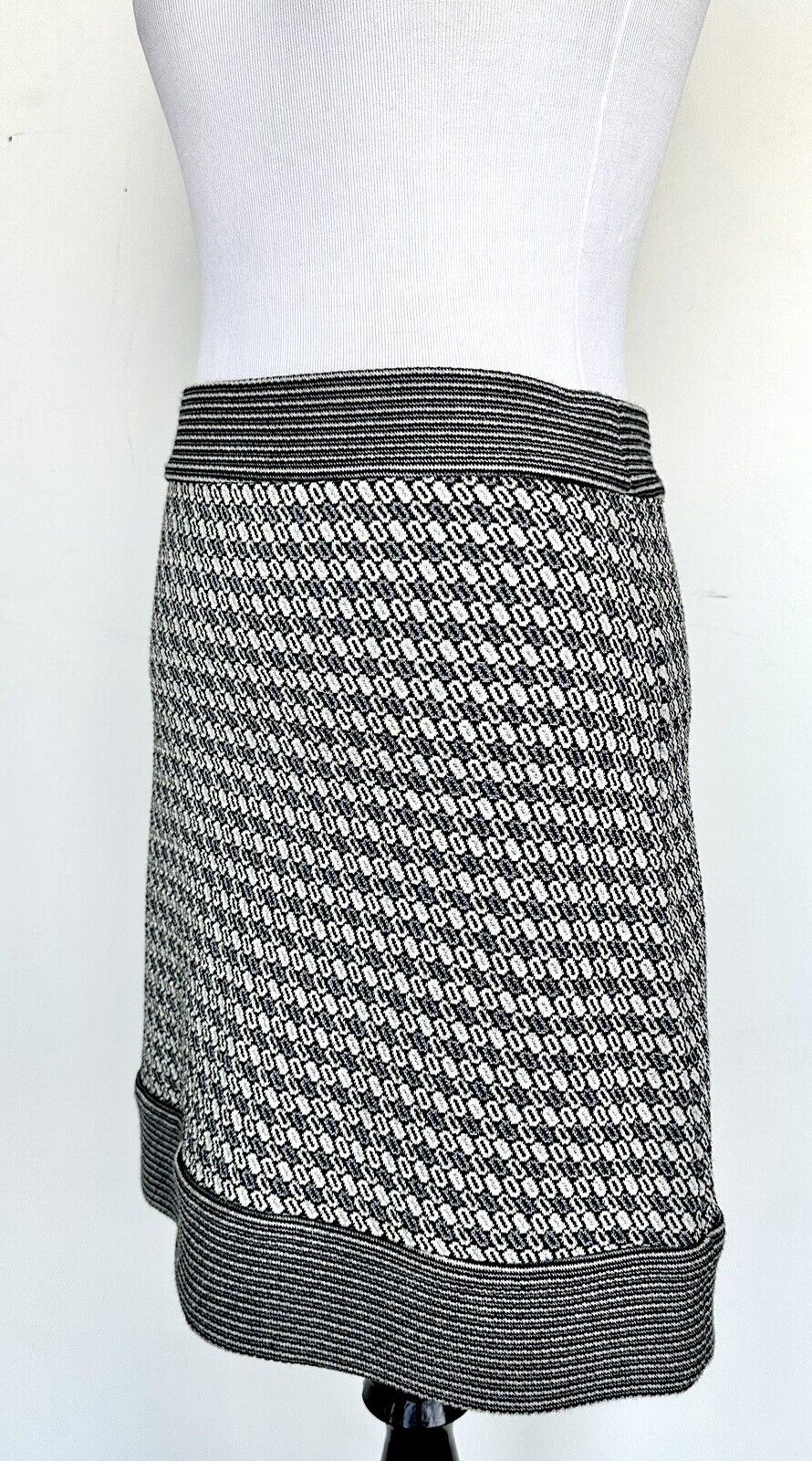 Diane Von Furstenberg Caitlin Mini Skirt Size 2 Retail $319 Price $69 NWT
