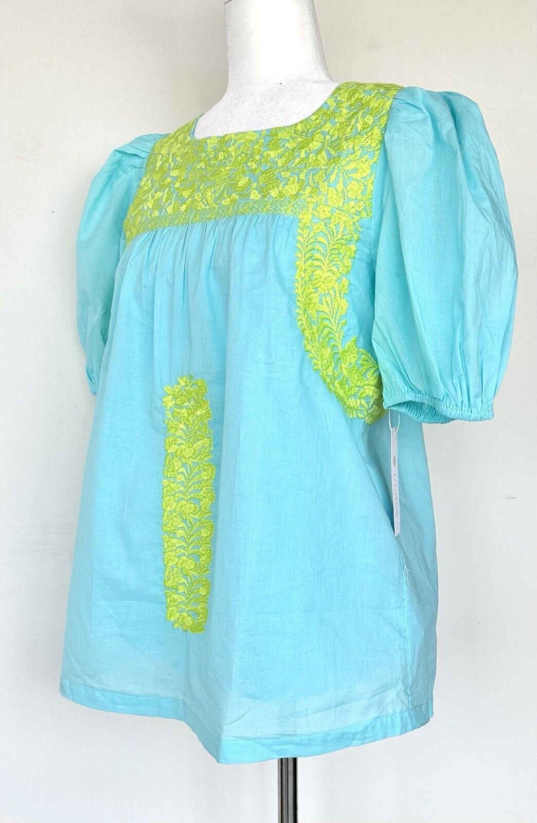 J Marie embroidered Cove Top Sz XS NWT Aqua Blue Puff Sleeve Retails $118