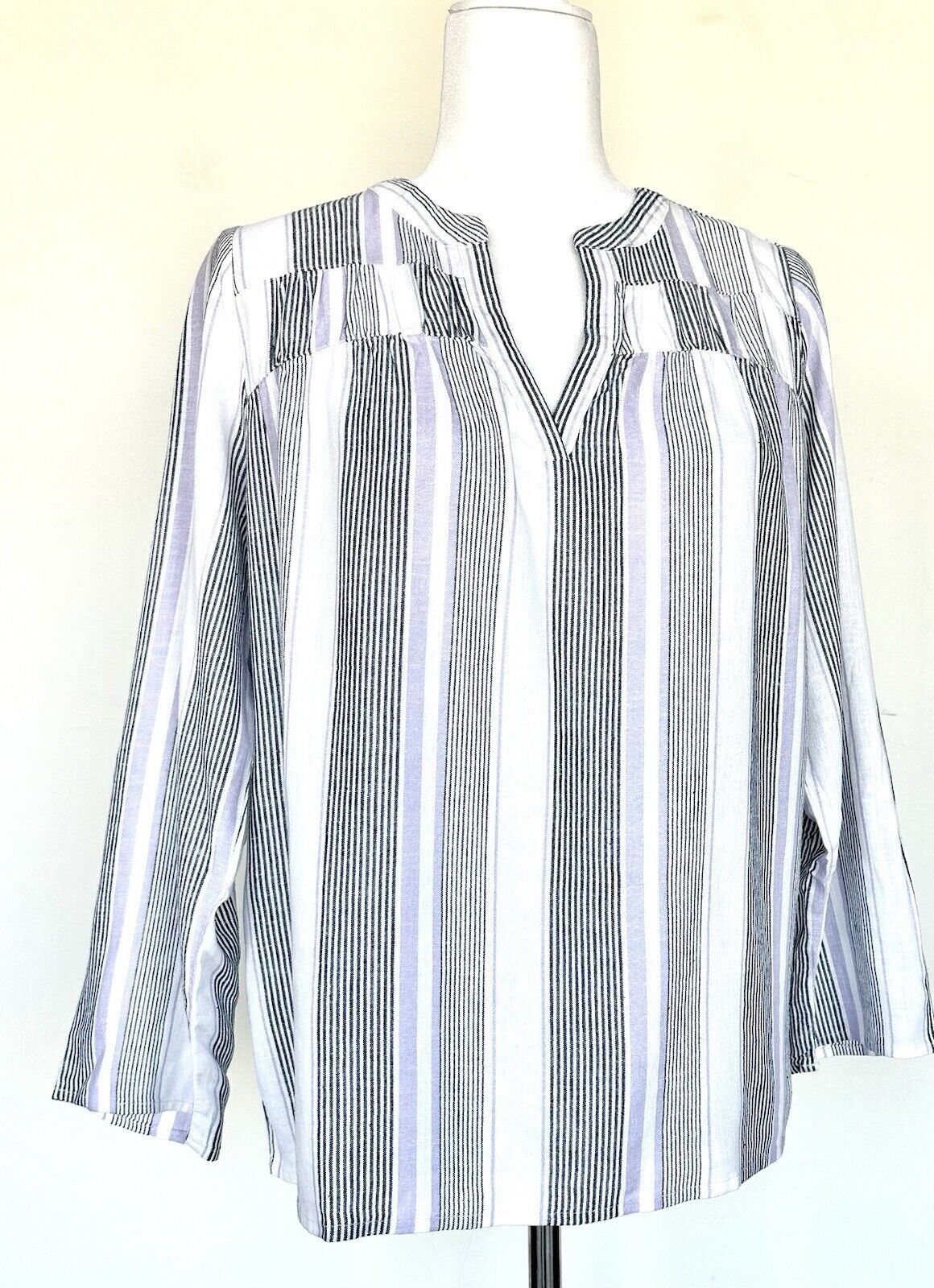 Splendid  V-Neck Blouse Linen Rayon Mix Size XS Retail $60 NWT