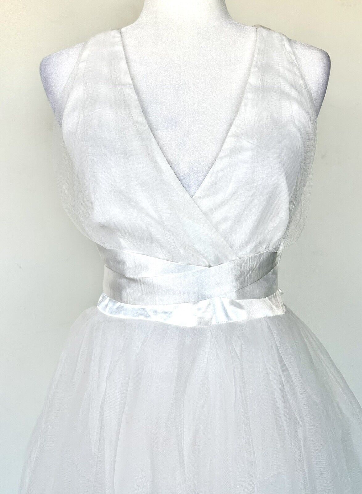 Aura White Tulle Midi Halter Dress With Cross Back Retails $108 Size Small NWT