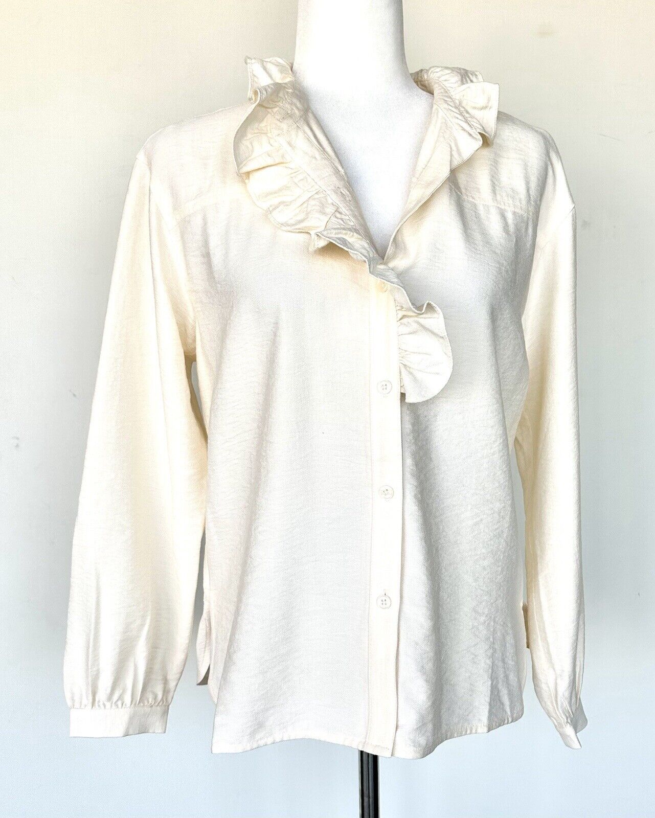 Darling Clothing Cream Ruffle Blouse. Retail $115 New With Tags XS