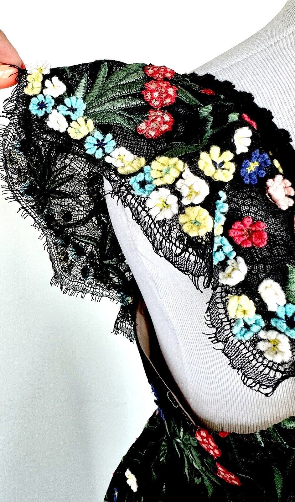 Alice + Olivia McKenna Embroidered Empire Waist Maxi Dress Retails $1795 Size 2