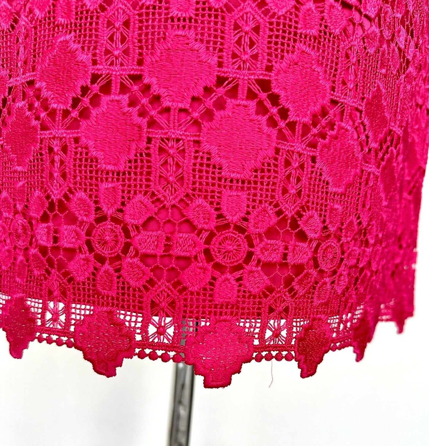 Trina Turk Fuschia Pink Halter Lace Dress Braid Edge. Retails $199 Size M NWT