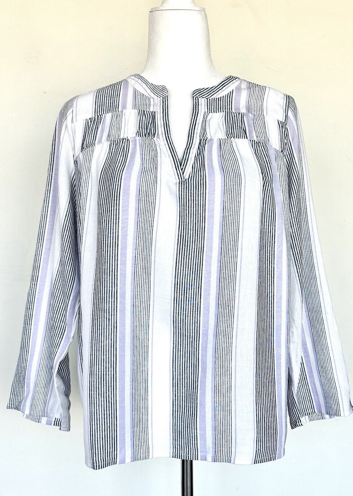 Splendid  V-Neck Blouse Linen Rayon Mix Size XS Retail $60 NWT