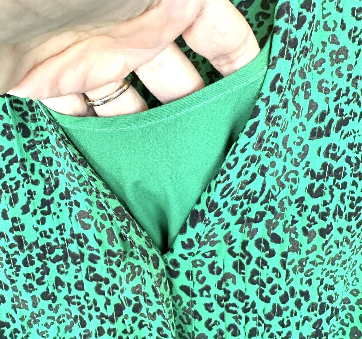 Nanette Lepore Green And Black Animal Print LS Dress Retail $128 10