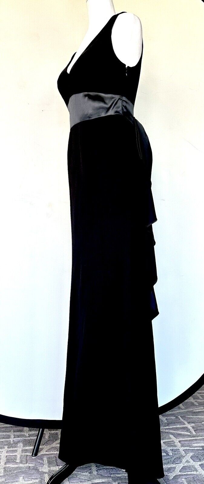 Adrianna Papell Draped Back Satin Bow Crepe Gown Retail $199 Size 2 Black
