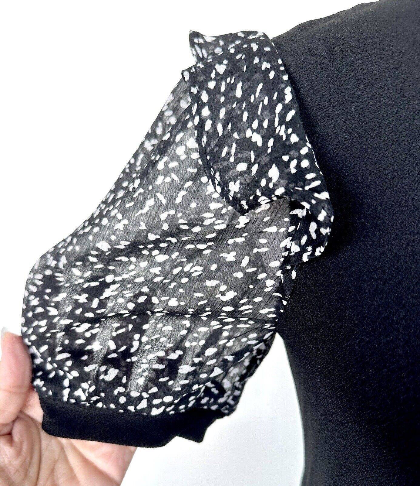 CeCe Puff-Sleeve Top. Black w/polka dot SS NWT Chiffon Sleeve Retail $69 XS