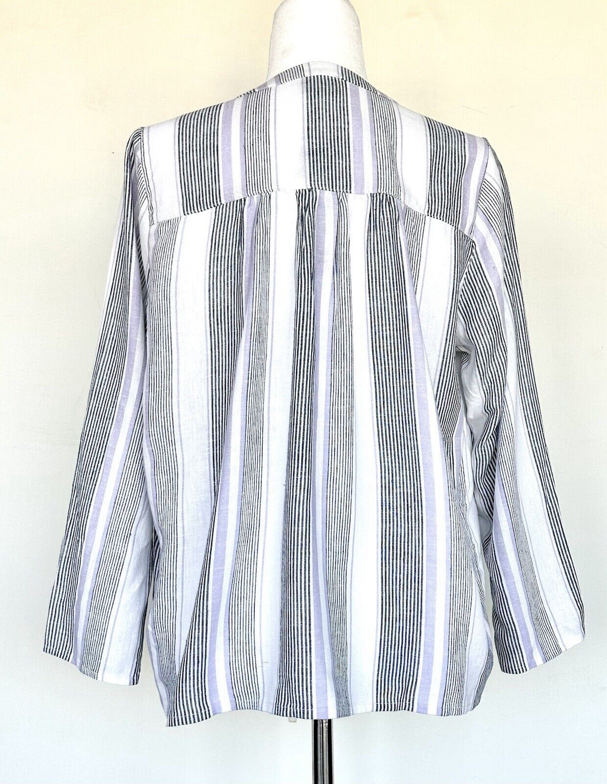 Splendid  V-Neck Blouse Linen Rayon Mix Size XS Retail $60 NWT