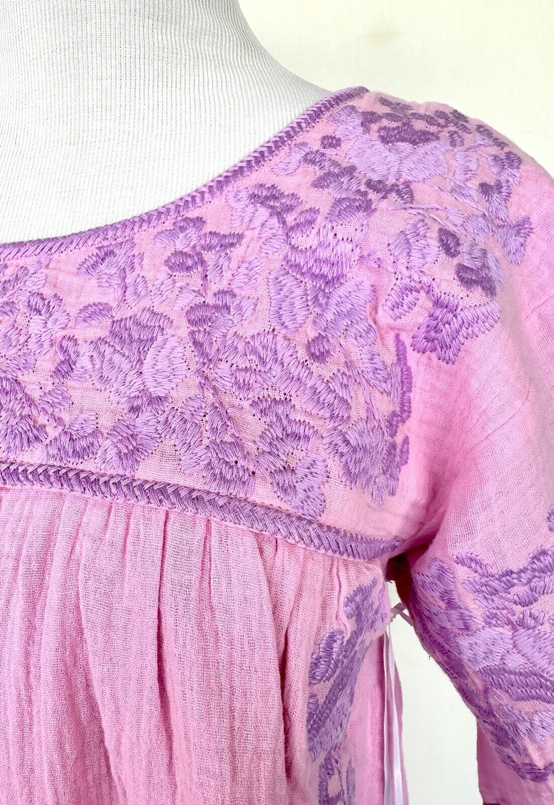 J Marie embroidered Capri Top size XS Retail $114 Pink / Lilac NWT Soft Rayon