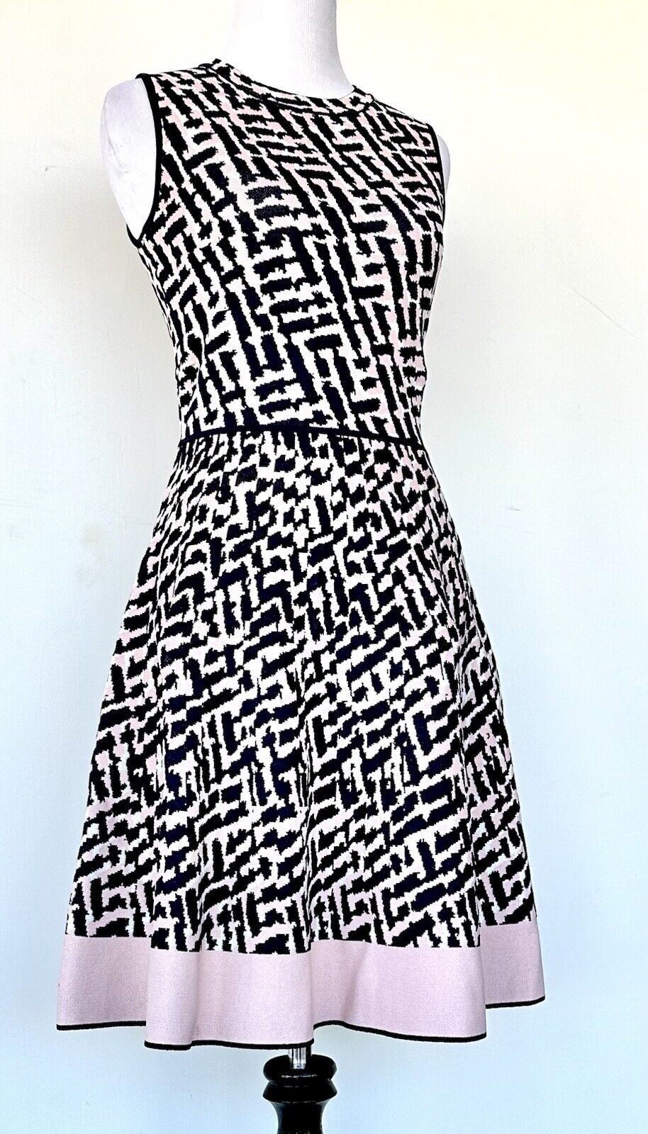 Eliza J Stretch Fit And Flare Dress Sleeveless Retails $169 Size 2
