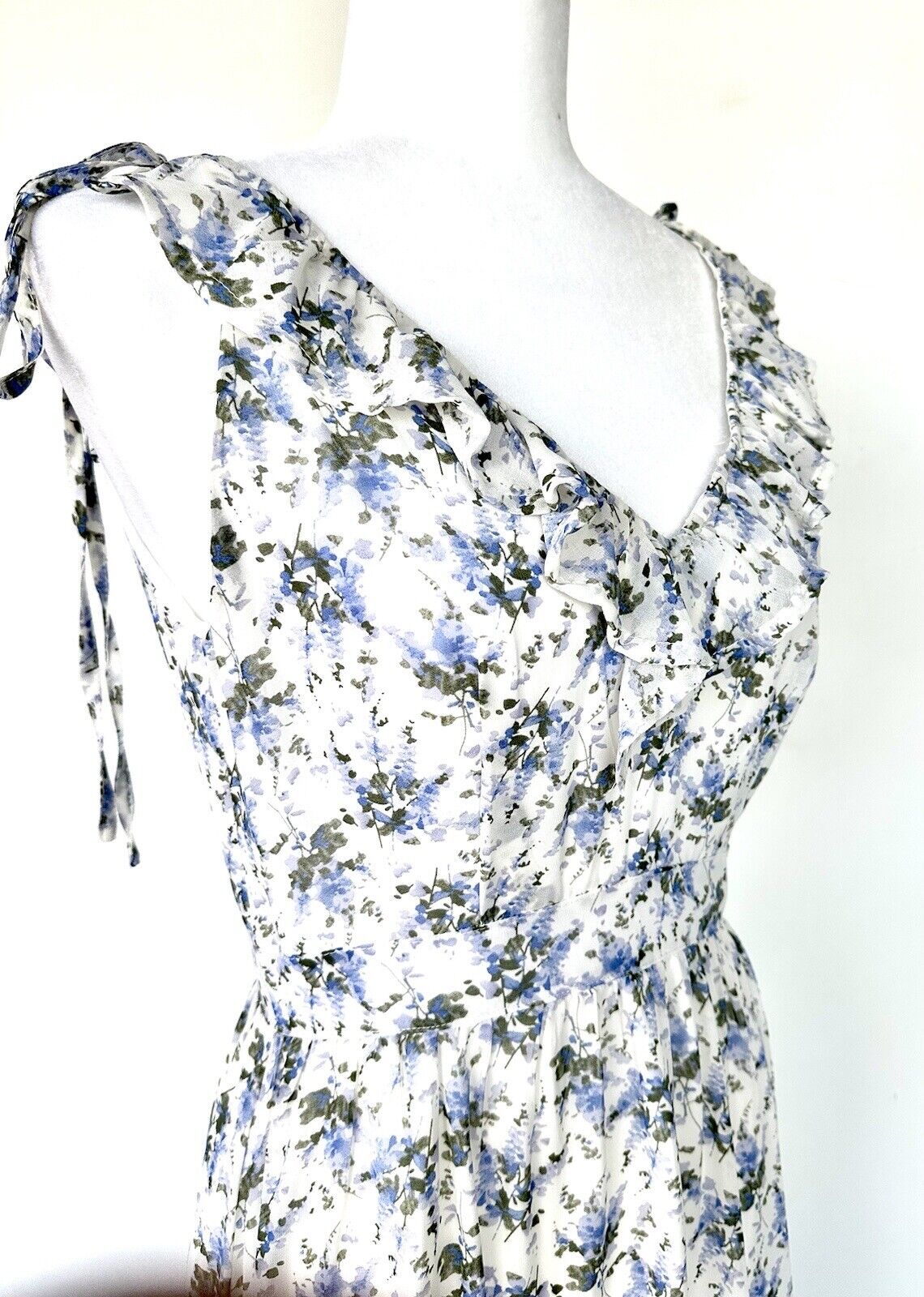 Storia Blue And White Floral Chiffon Dress Sleeveless Ruffle V Retails $56 NWT S