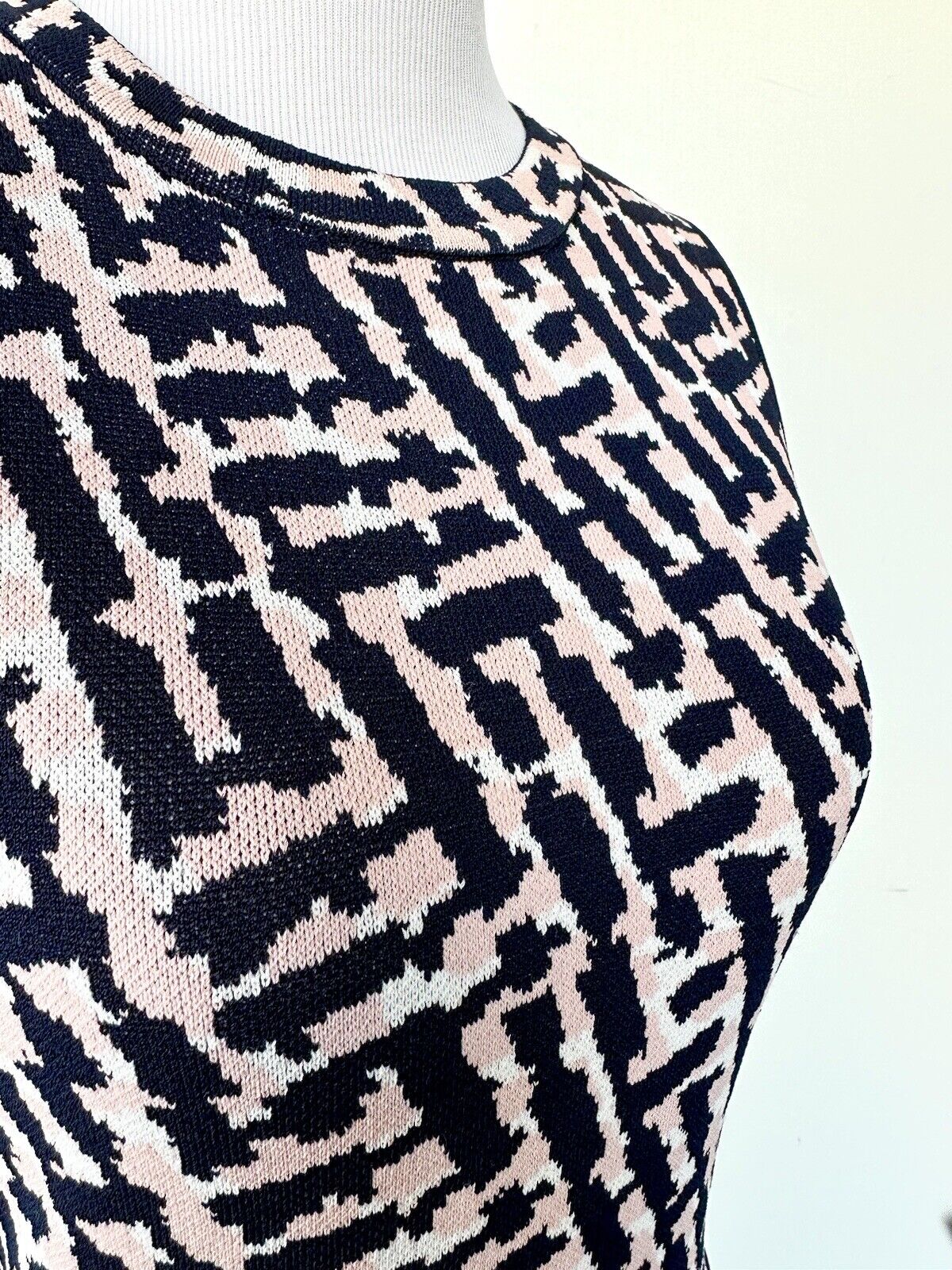 Eliza J Stretch Fit And Flare Dress Sleeveless Retails $169 Size 2