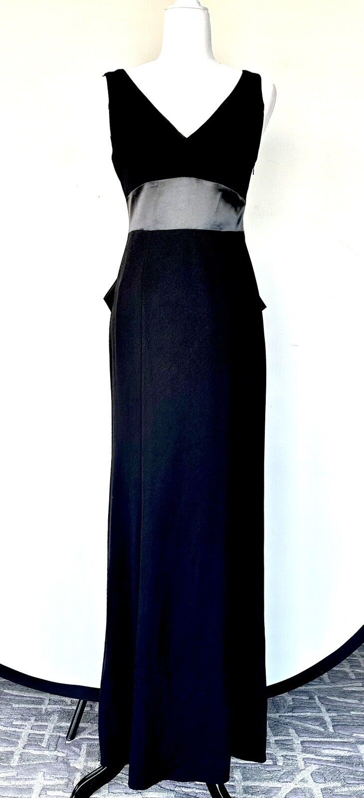 Adrianna Papell Draped Back Satin Bow Crepe Gown Retail $199 Size 2 Black