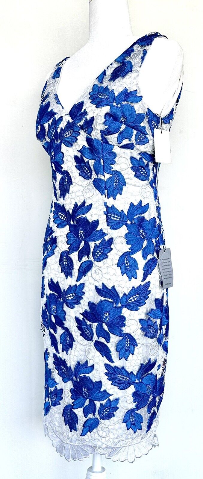Adrianna Papell Lace White Blue Sheath Dress NWT  Size 4 Retails $189  Price $95