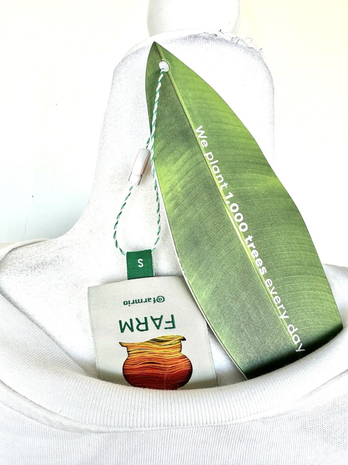 Farm Rio Parrot Palm Leaf Top Pleated Shoulder Retails $80 NEW Small