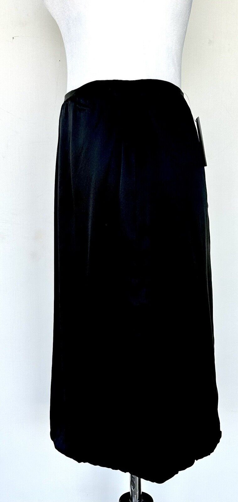 Tadashi Black 100% Silk Skirt Size 2 Retails $190 NWT