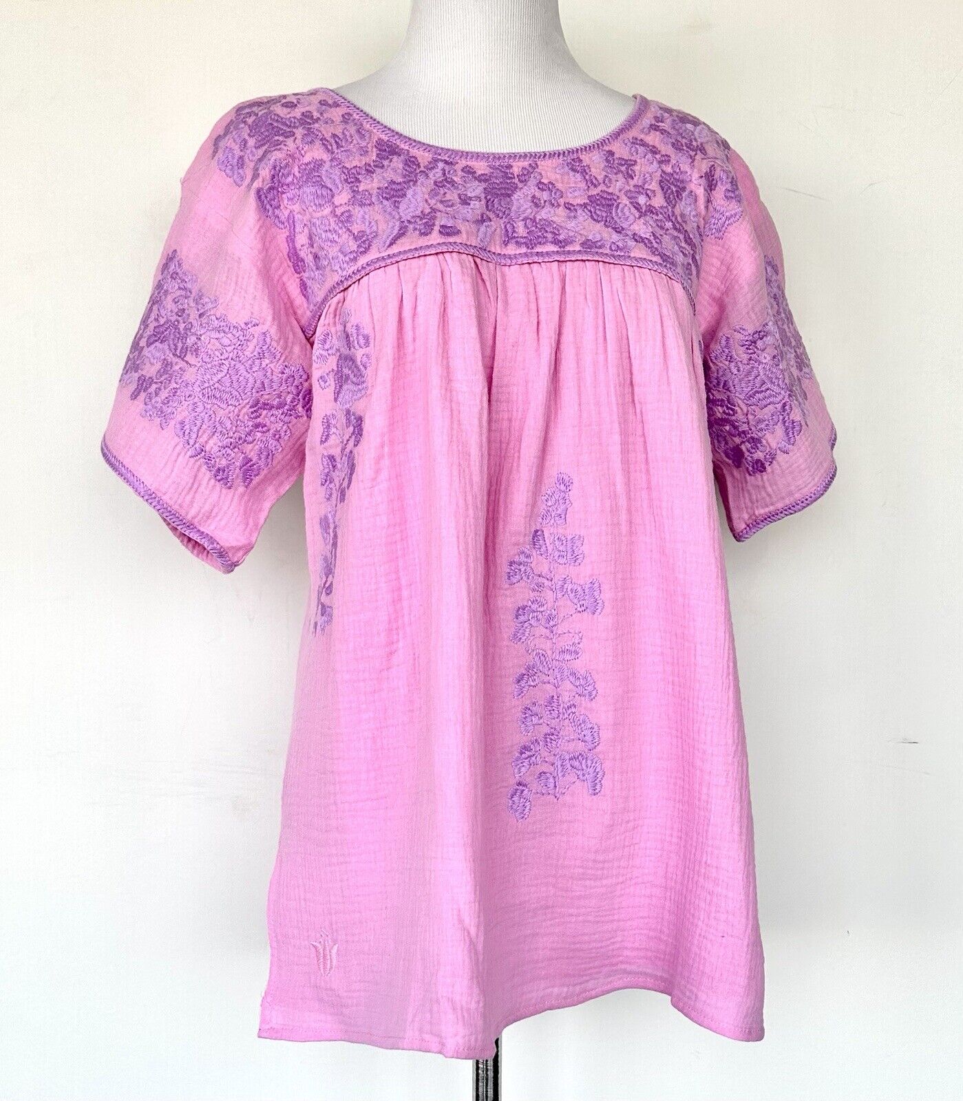 J Marie embroidered Capri Top size S Retail $114 Pink / Lilac NWT Soft Rayon