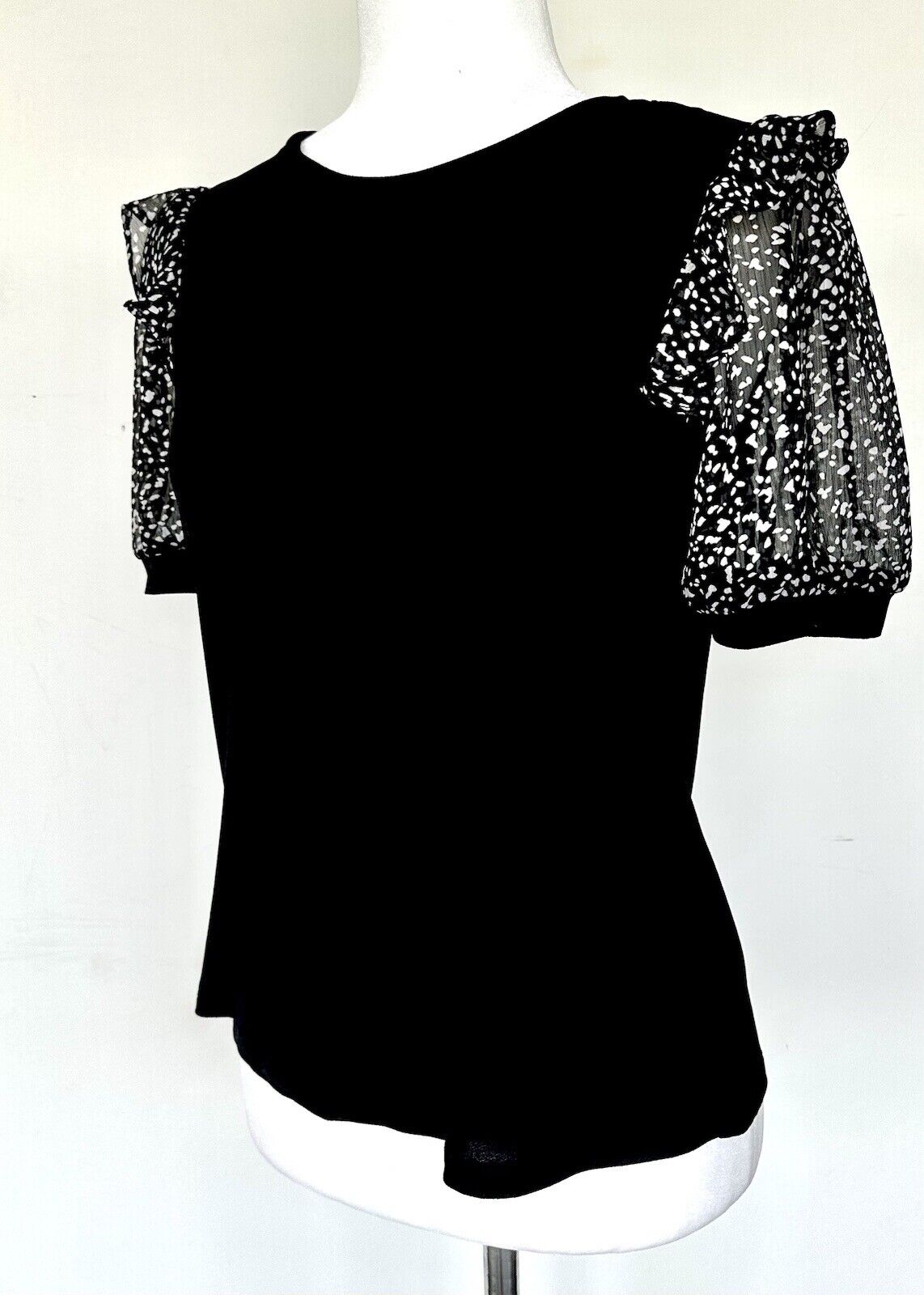 CeCe Puff-Sleeve Top. Black w/polka dot SS NWT Chiffon Sleeve Retail $69 XS