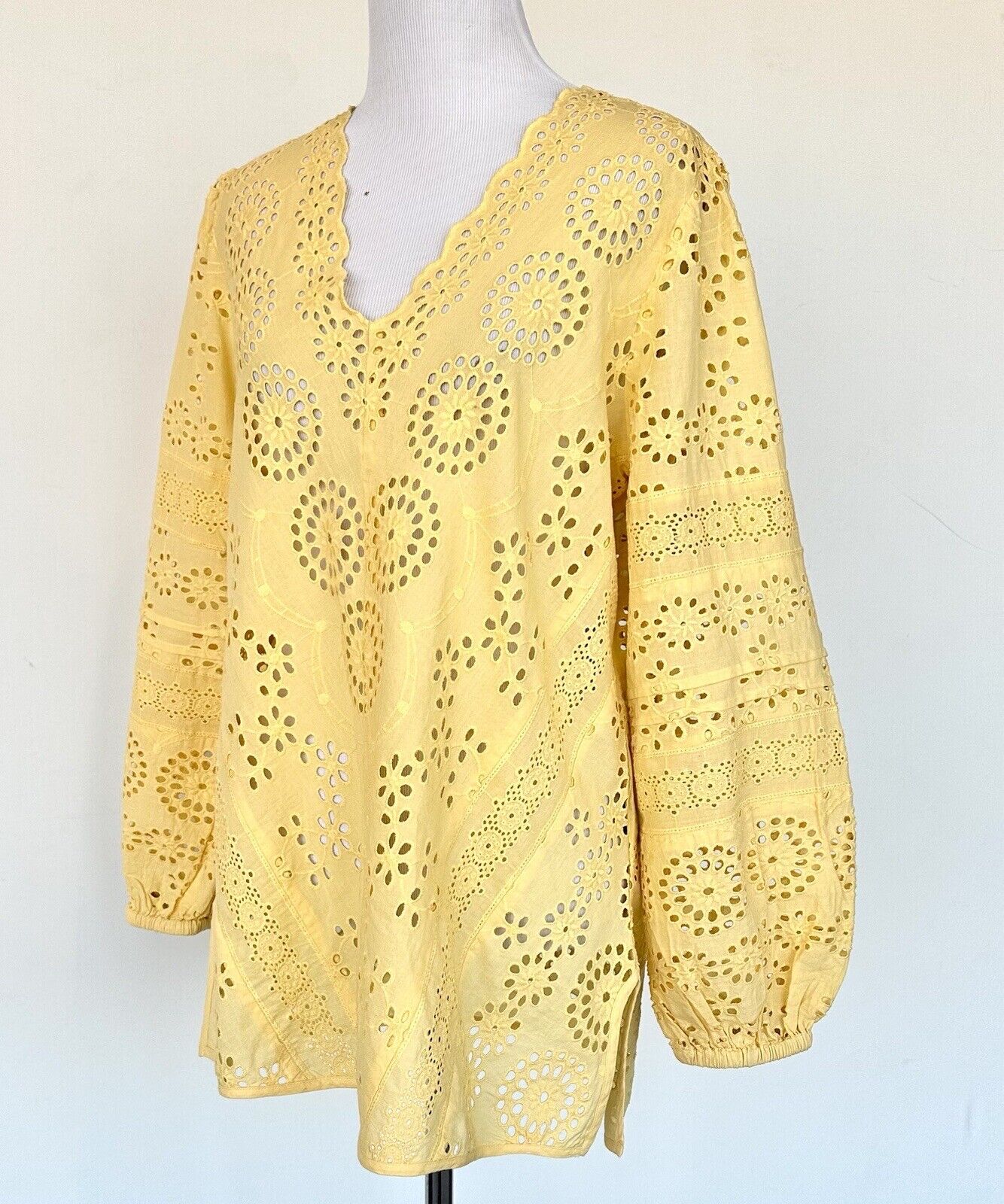 Sundance Tolani Saylor Eyelet Blouse. Retails $128 Price $48 NWT Size XS