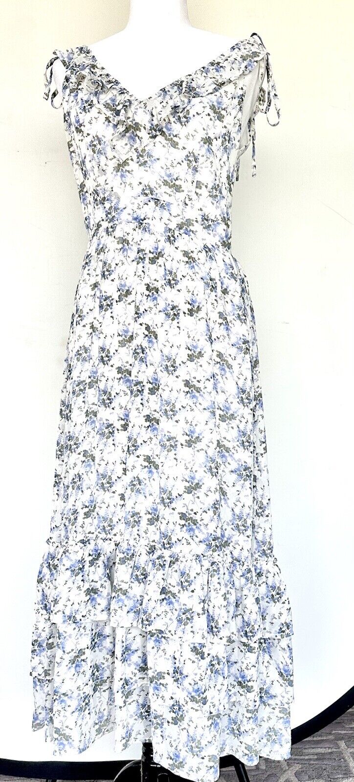 Storia Blue And White Floral Chiffon Dress Sleeveless Ruffle V Retails $56 NWT S