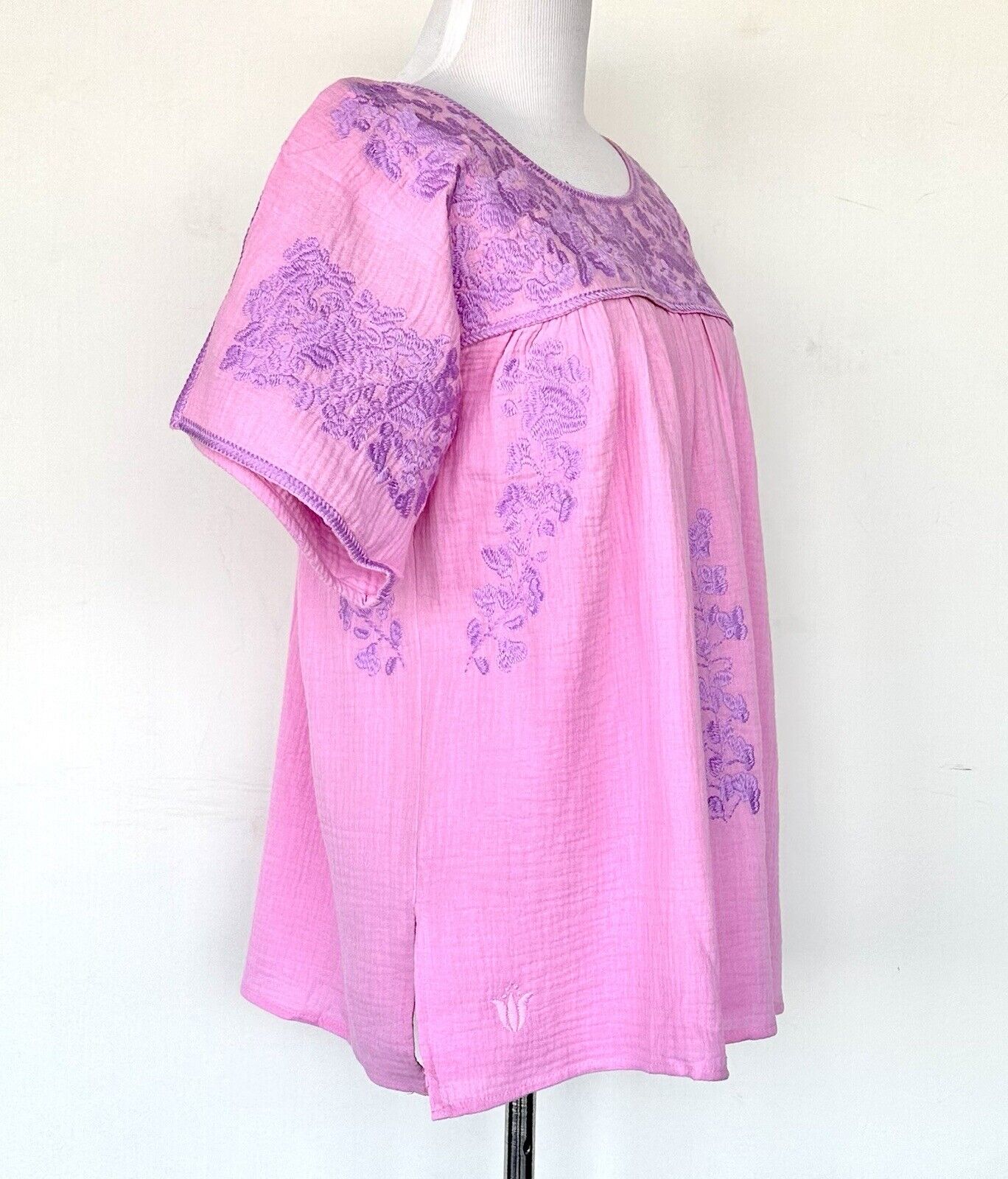 J Marie embroidered Capri Top size S Retail $114 Pink / Lilac NWT Soft Rayon