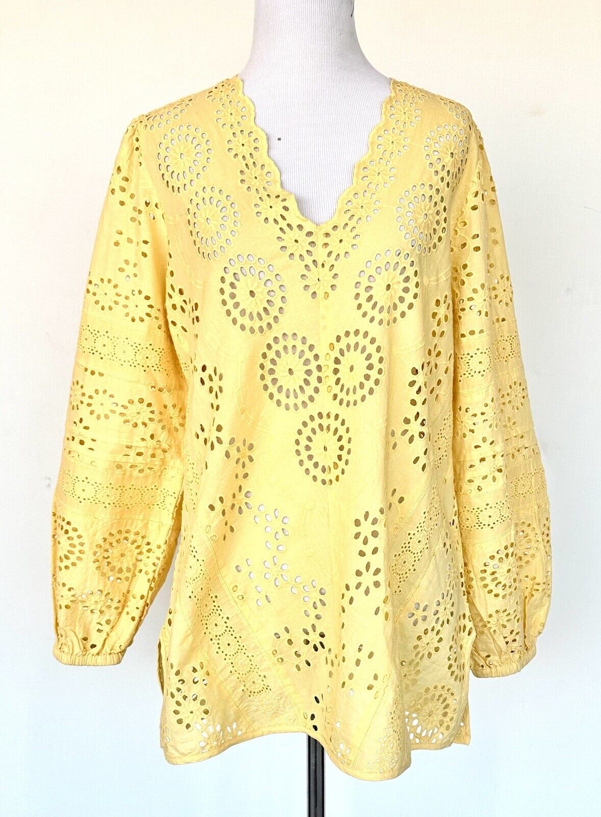 Sundance Tolani Saylor Eyelet Blouse. Retails $128 Price $48 NWT Size XS