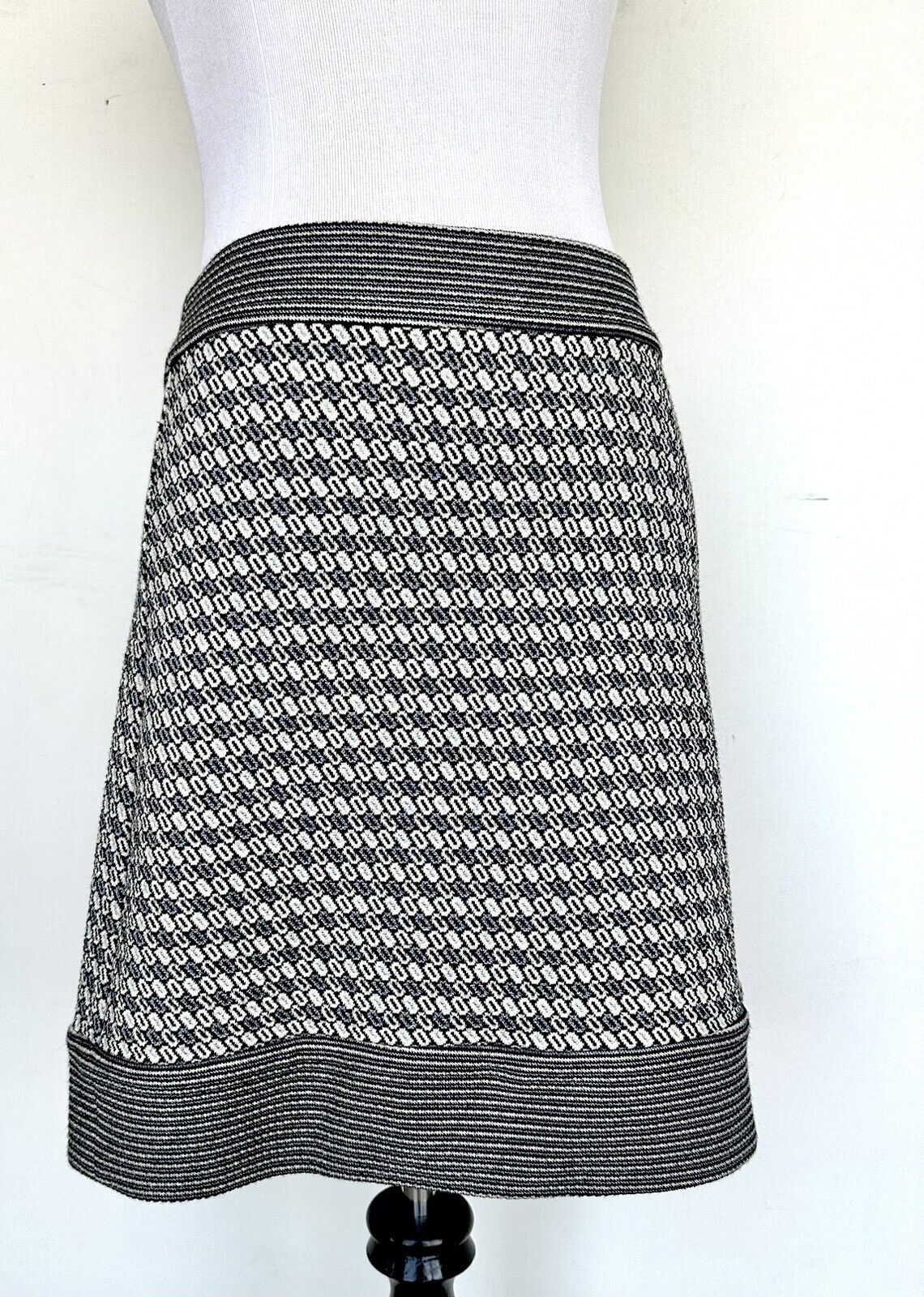 Diane Von Furstenberg Caitlin Mini Skirt Size 2 Retail $319 Price $69 NWT