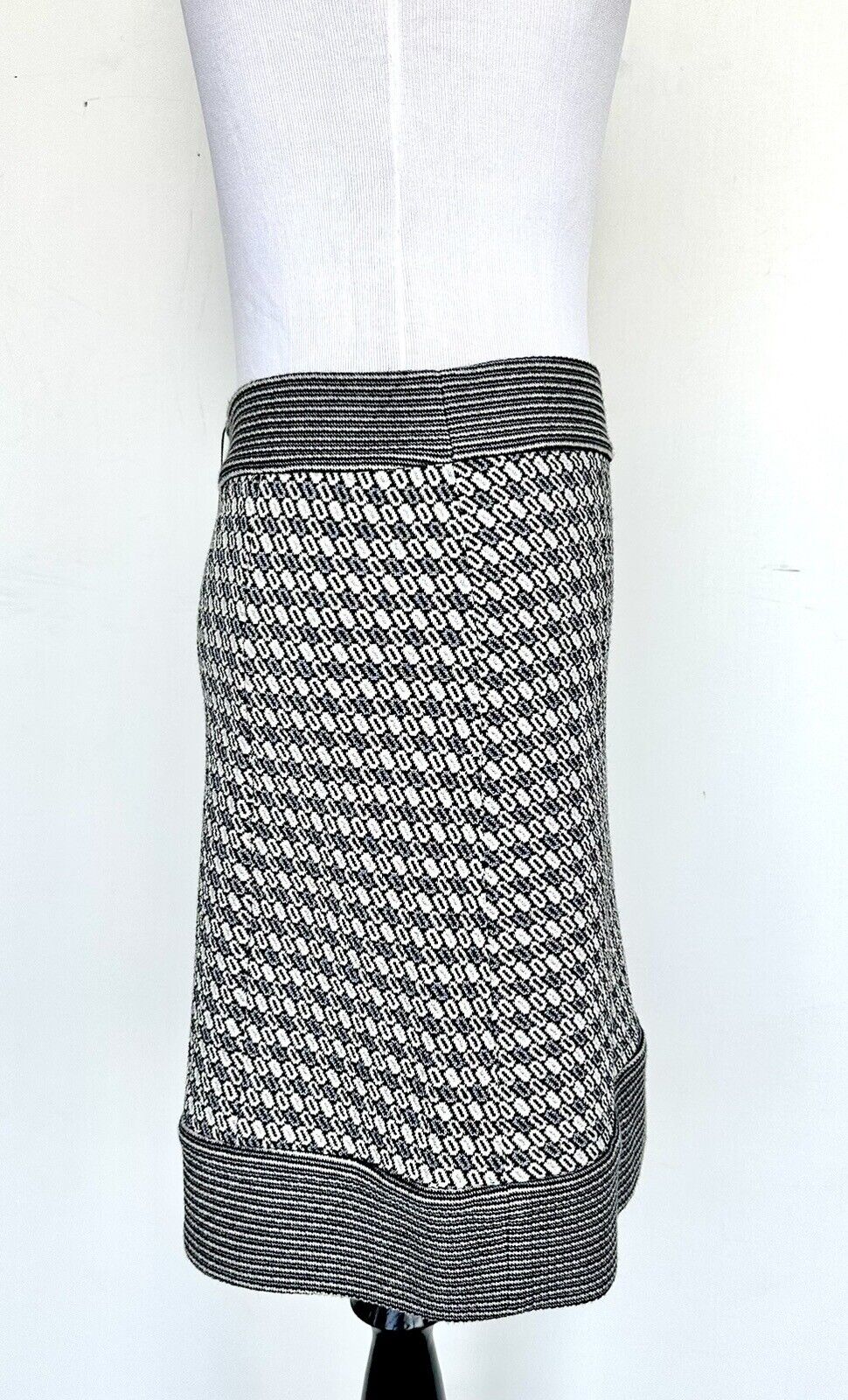 Diane Von Furstenberg Caitlin Mini Skirt Size 2 Retail $319 Price $69 NWT
