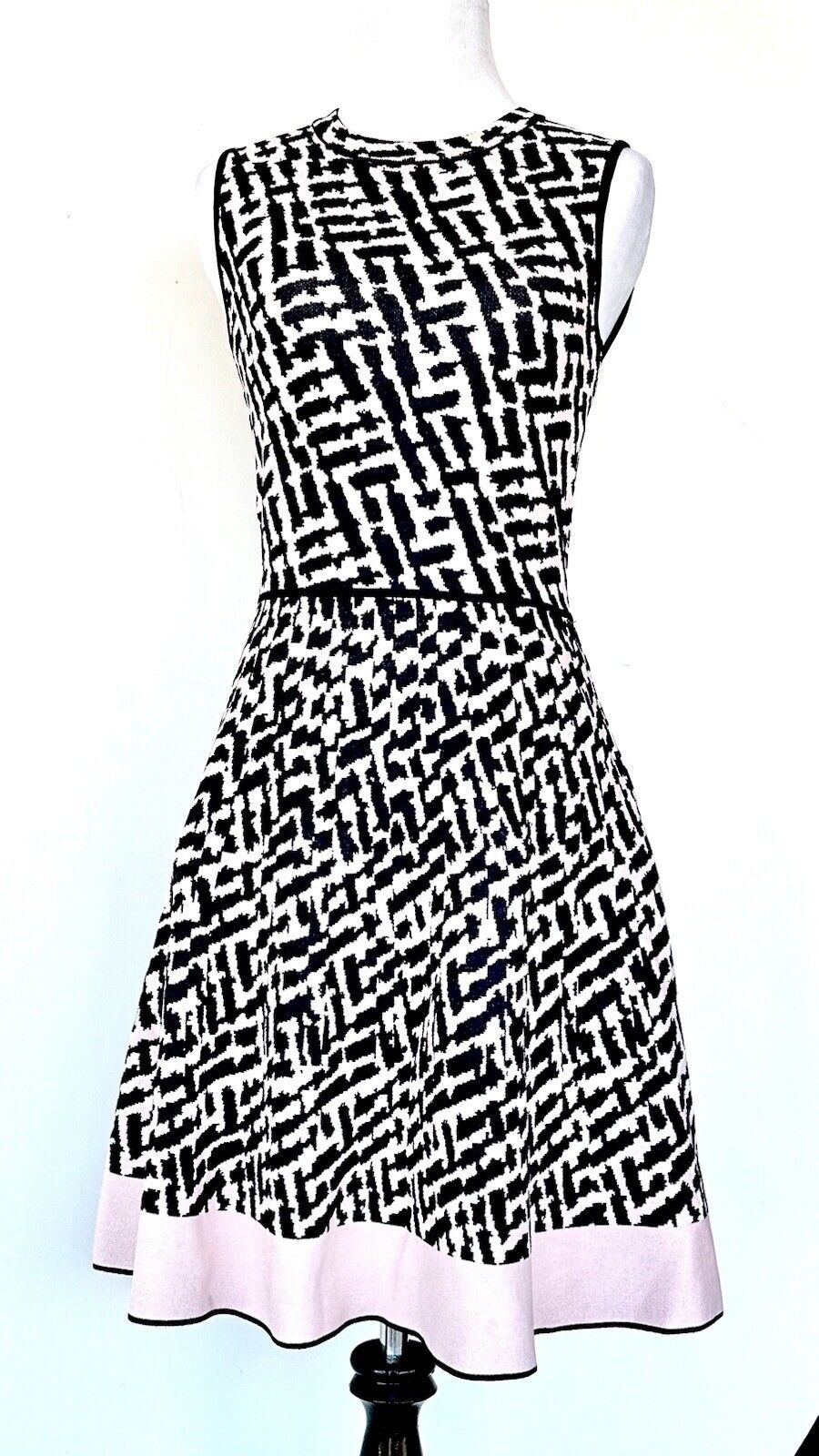 Eliza J Stretch Fit And Flare Dress Sleeveless Retails $169 Size 2