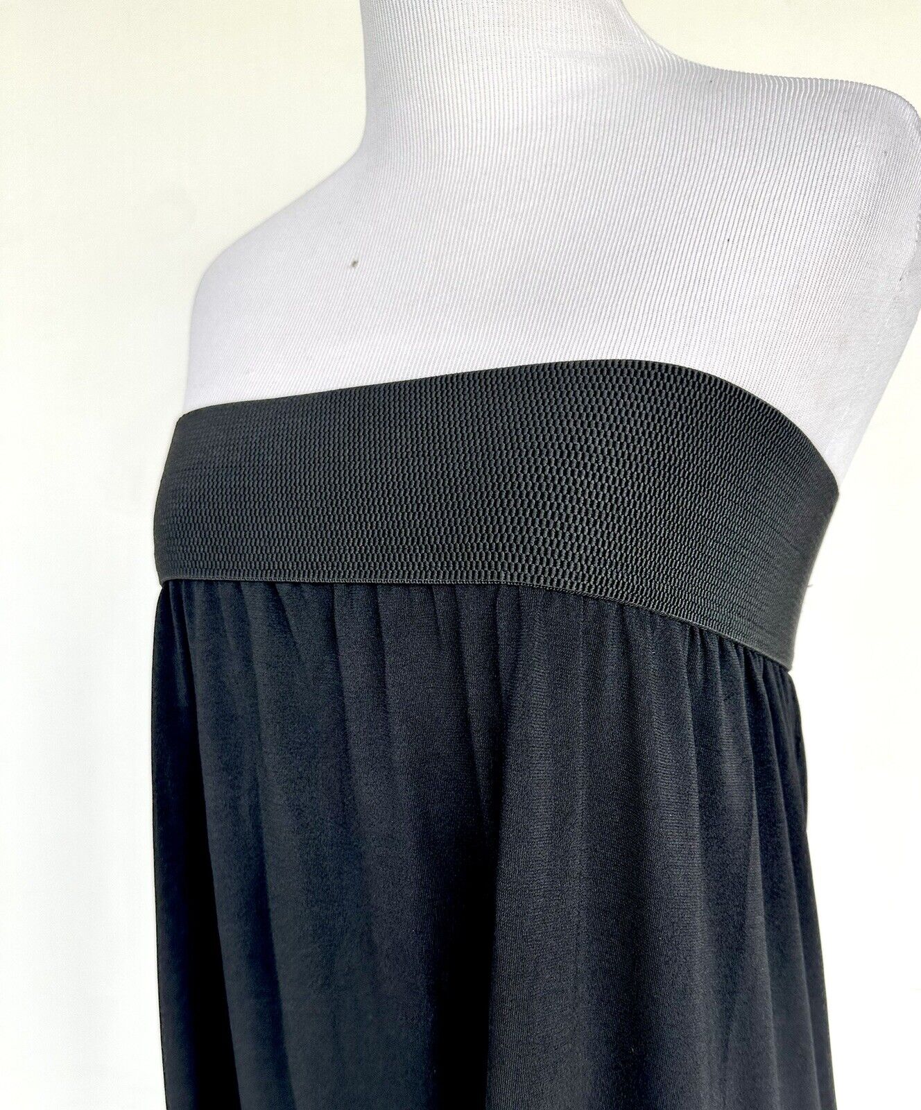 The Main Street Exchange Black Skirt/ Strapless Dress  Midi Small Price $31.99