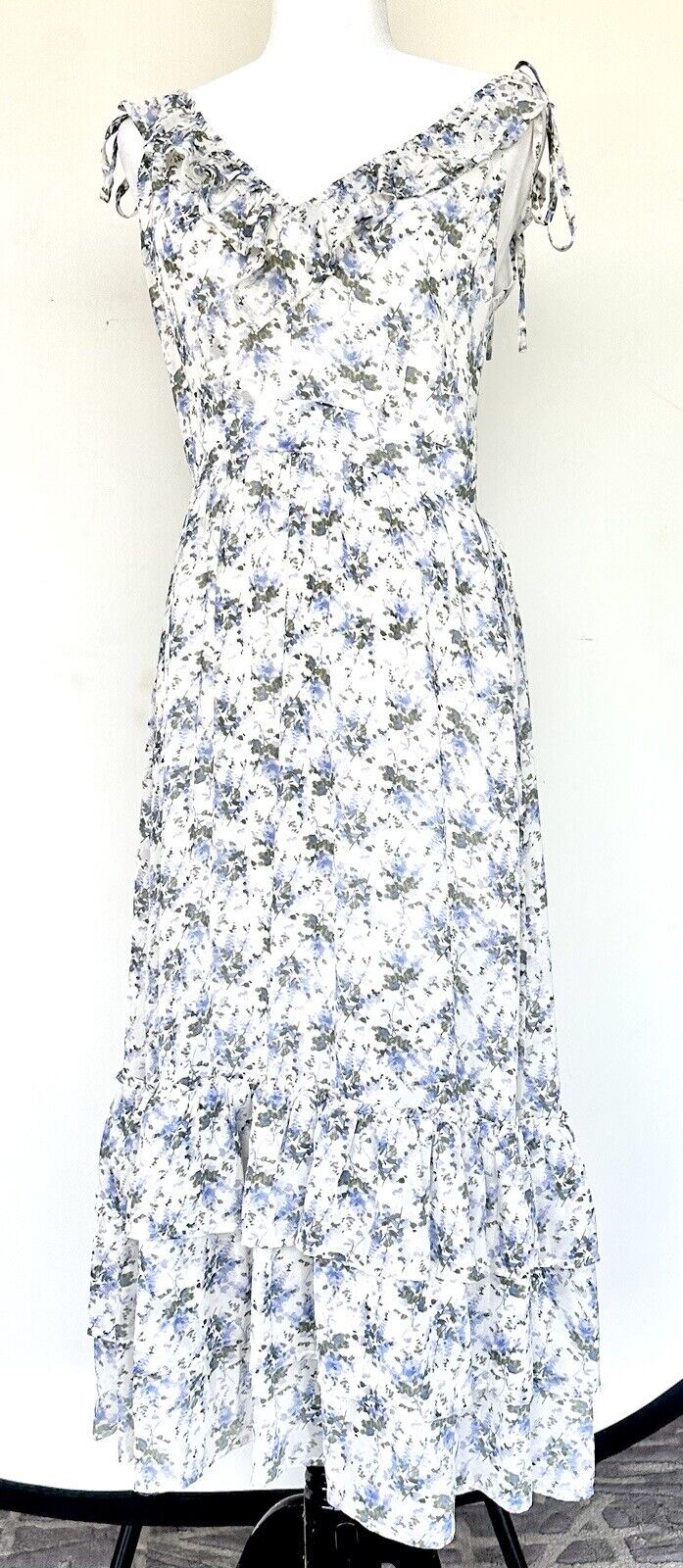 Storia Blue And White Floral Chiffon Dress Sleeveless Ruffle V Retails $56 NWT S