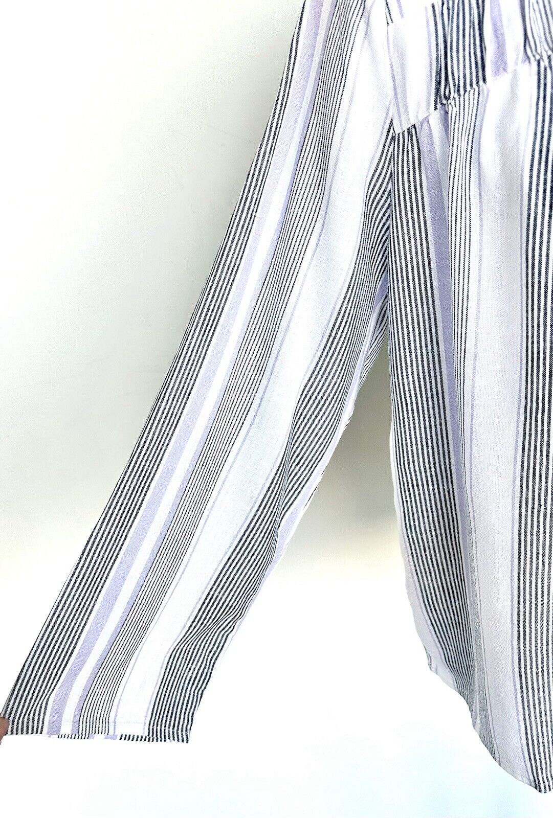 Splendid  V-Neck Blouse Linen Rayon Mix Size XS Retail $60 NWT