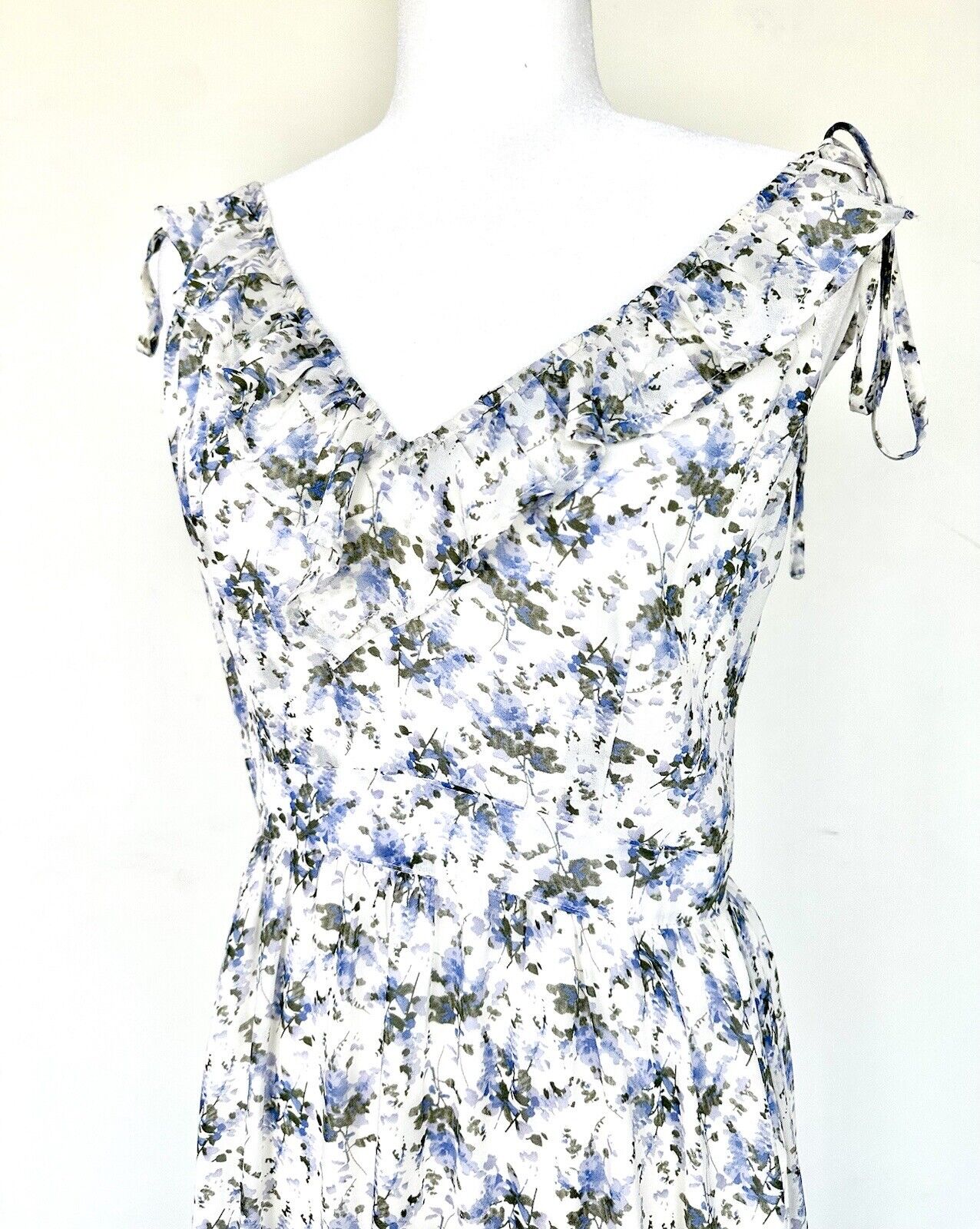 Storia Blue And White Floral Chiffon Dress Sleeveless Ruffle V Retails $56 NWT S