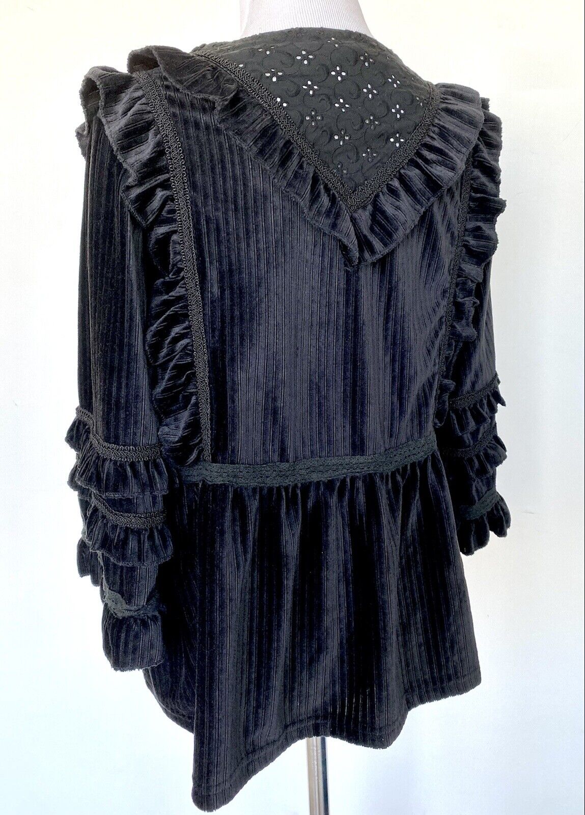 Pol black velvet vintage Victorian Style Top $55 ruffle sleeve NWOT Cosplay S