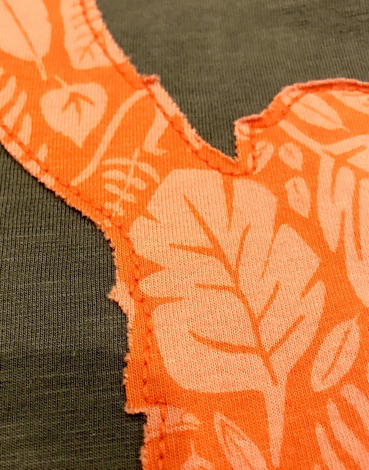Mini Boden Khaki & Orange Monkey Appliqué Tee. 3-4 Year Retail $29 Price $22 NWT