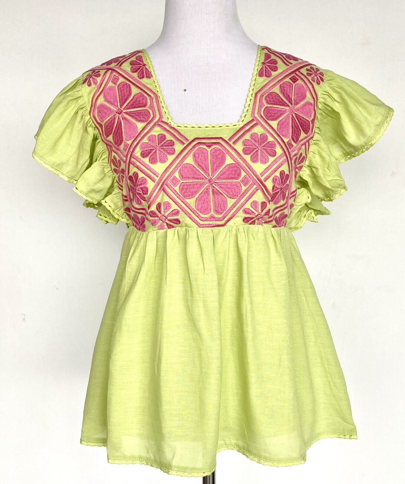 J Marie Embroidered Rowan Flutter Sleeve lime Top size M Retail $106 Price $59