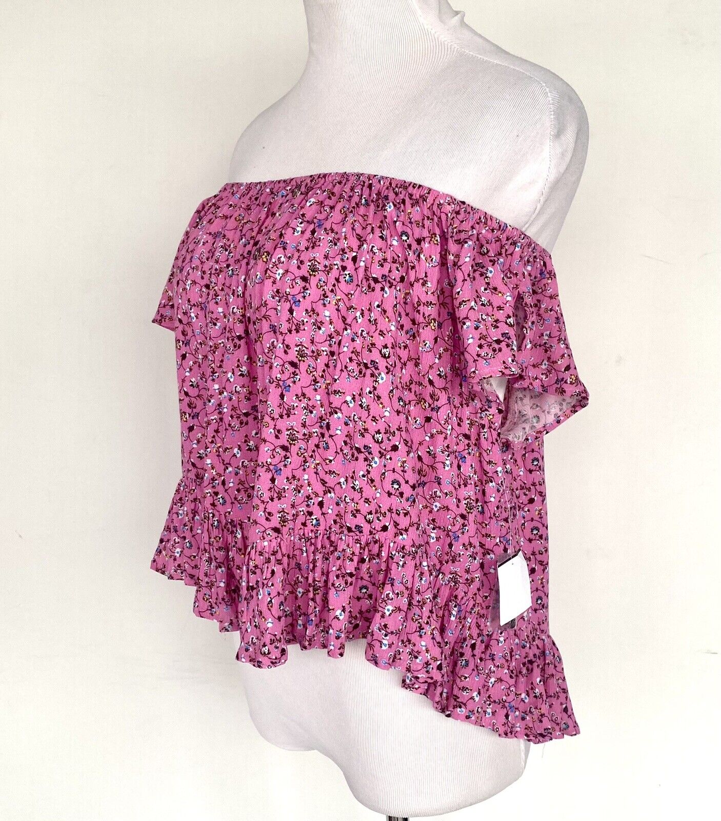 En Creme Pink Floral Boho Off Shoulder Top. Rwtails $58 Price $26 NWT Size S