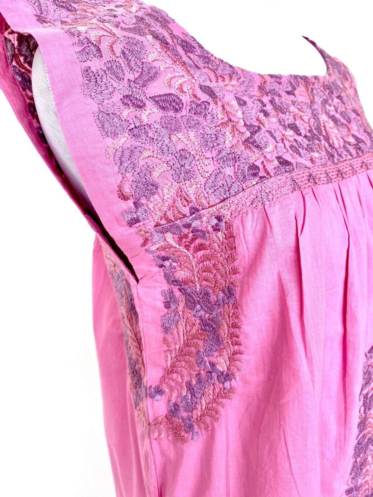 NWT J Marie embroidered Steph Dress size XS Retail $114 Price $65 Pink